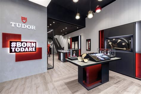 Tudor Boutique .